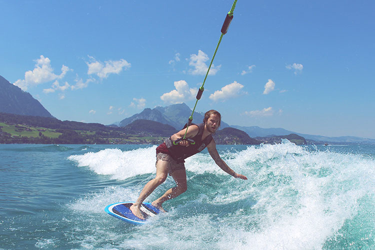 Wakesurf Tips: How to Get Up Wakesurfing